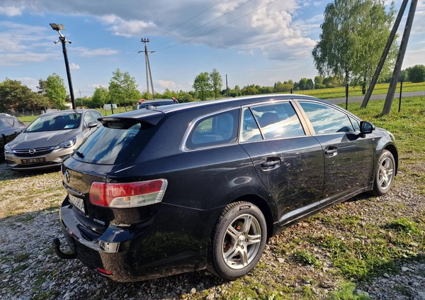 Toyota Avensis cena 19900 przebieg: 268000, rok produkcji 2011 z Lubartów małe 121